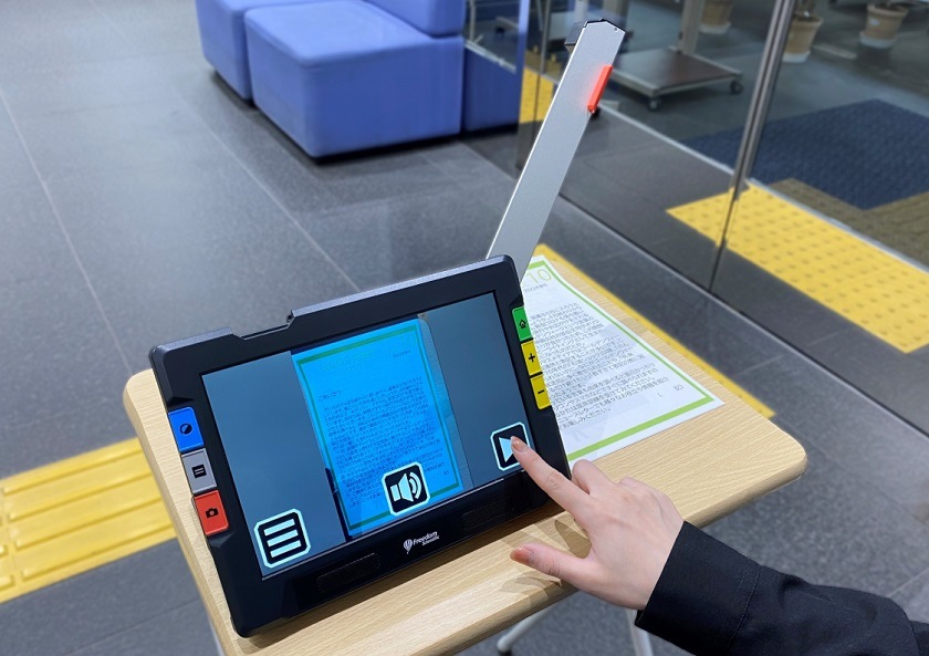 商品写真 携帯型拡大読書器ルビー10スピーチ【非課税品】