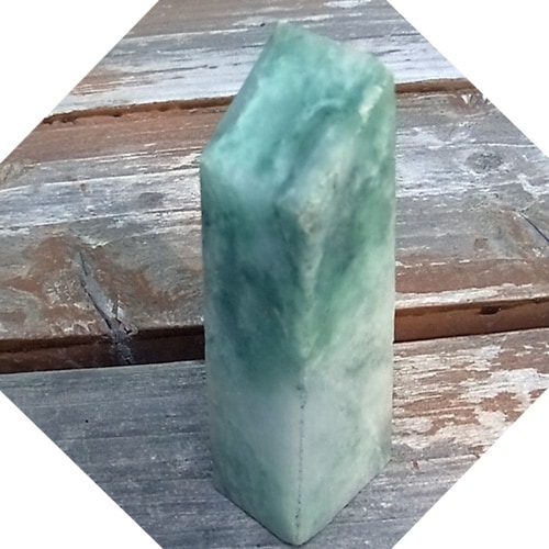翡翠原石 糸魚川 翡翠〔3944〕 200g：原石（天然石
