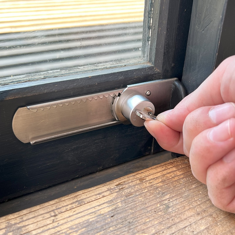 窓用ロック 後付け 補助錠 防犯グッズ 空き巣対策 はいれーぬ カギ付き