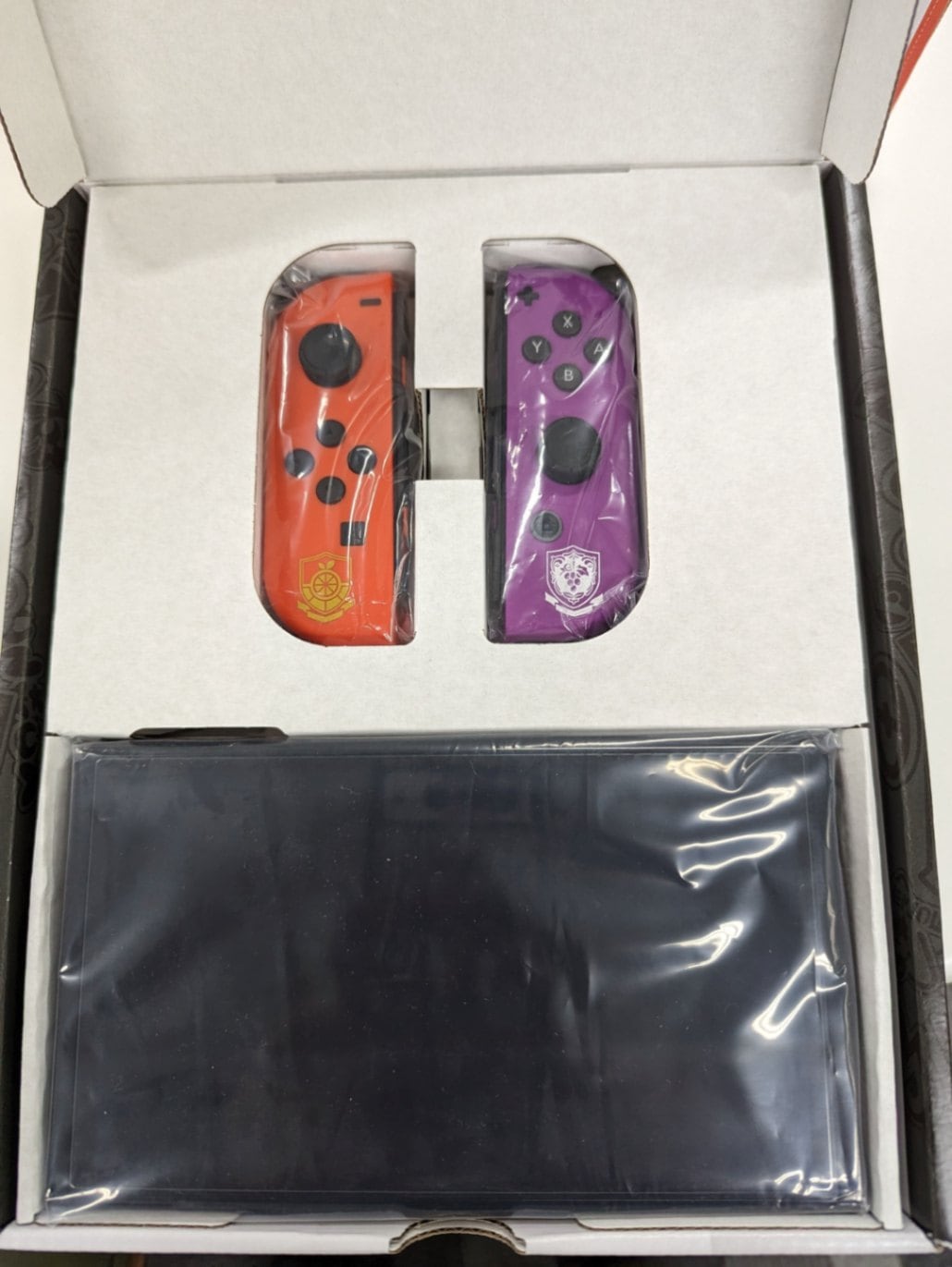 中古 Nintendo Switch(有機ELモデル) スカーレット