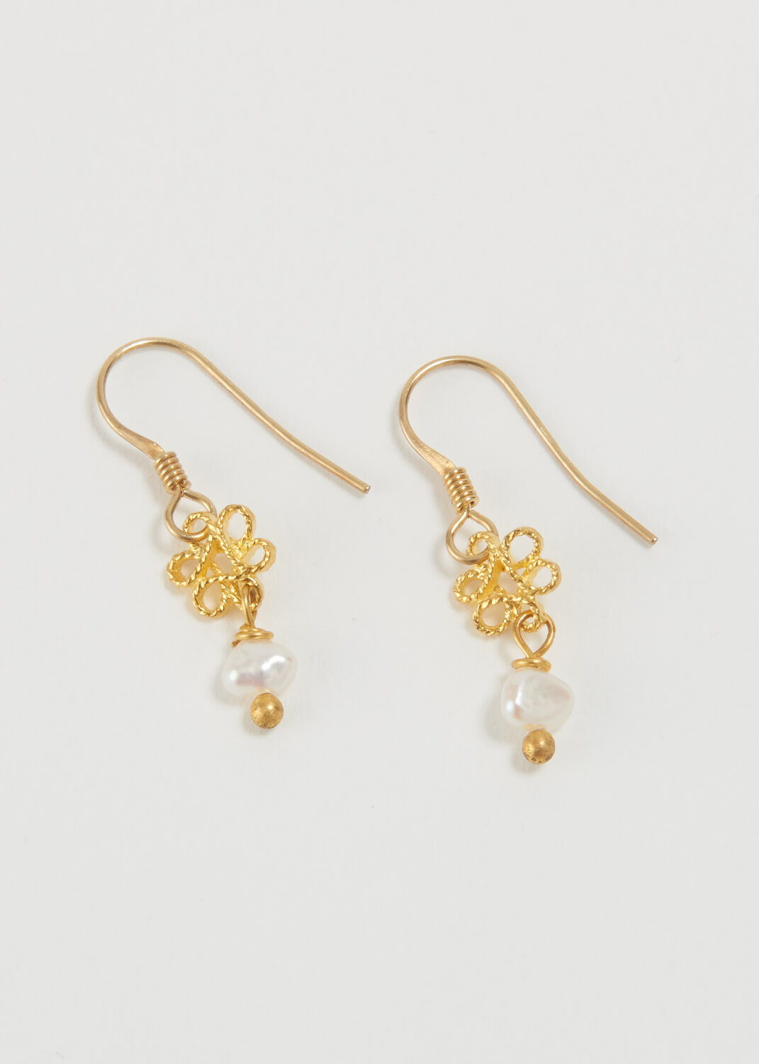 フェアトレード・アクセサリー】小さなパール付きピアス