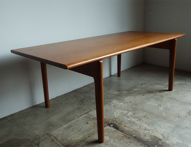 AT-15 center table by Hans J.Wegnerڤ䤤碌