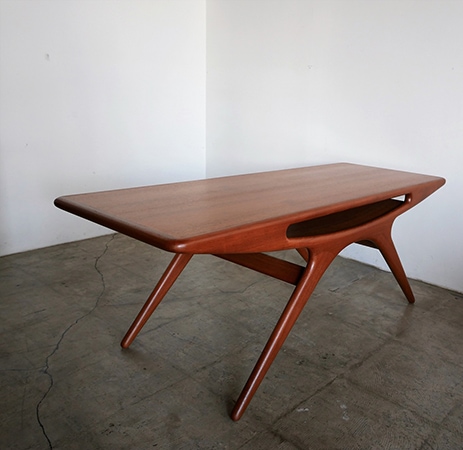 UFO Table / Smile table by Johannes Andersen