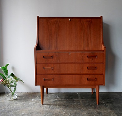 Writing Bureau by Tibergaard Nielsen