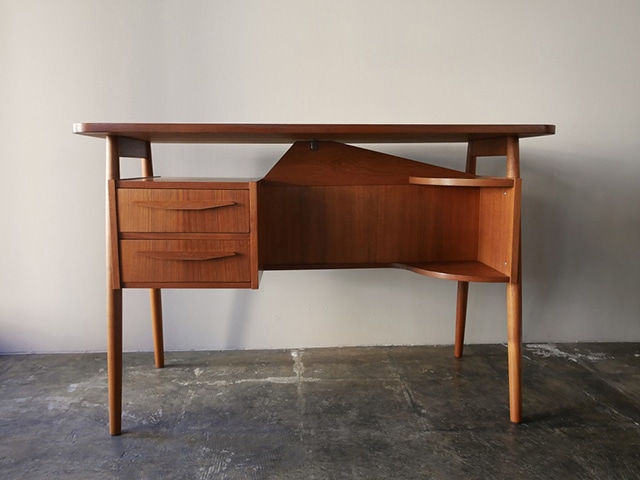 Desk by Tibergaard Nielsen