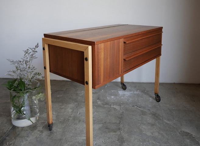 Sewing table