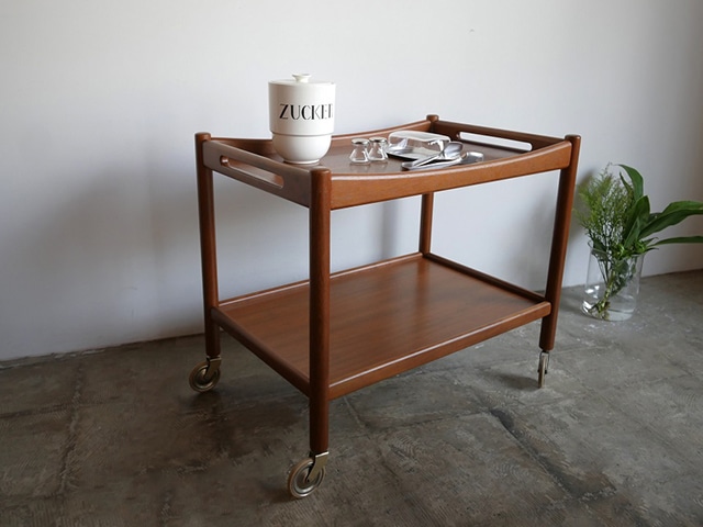 AT-45 Serving trolley by Hans J.Wegner