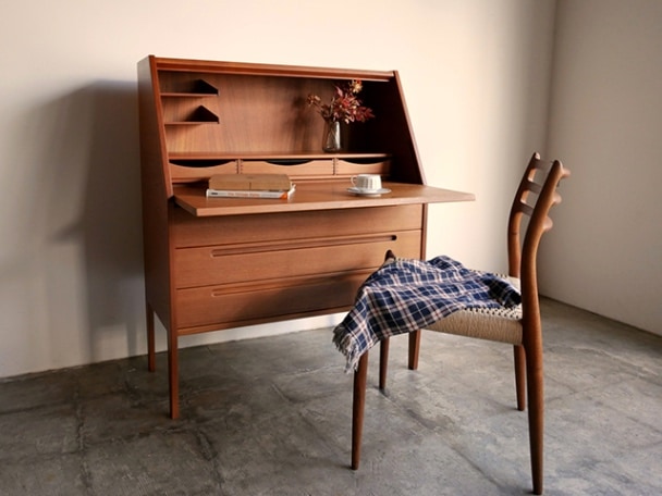 Writing Bureau by Nils Jonsson