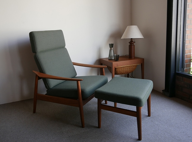 Highback chair Foot stool set by Arne Vodder 