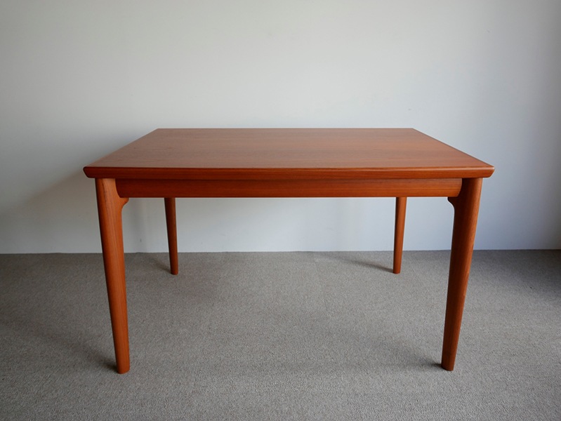 Dining table by Grete Jalkڤ䤤碌