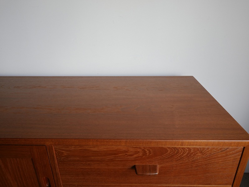 Sideboard by Hans J.Wegner