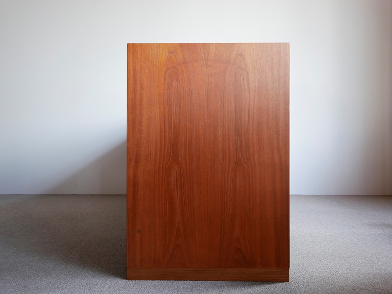 Sideboard by Hans J.Wegner