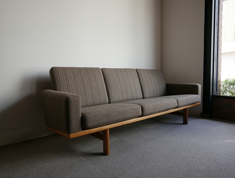 GE236 3Seater sofa by Hans J.Wegner
