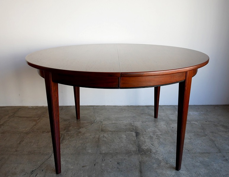 Dining table by Omann Jun�ڤ��䤤��碌��