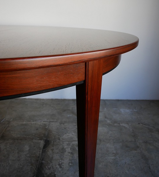 Dining table by Omann Jun�ڤ��䤤��碌��