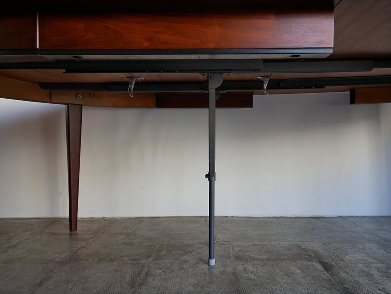 Dining table by Omann Jun�ڤ��䤤��碌��