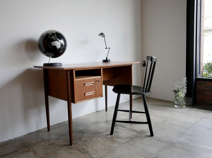 DK Desk