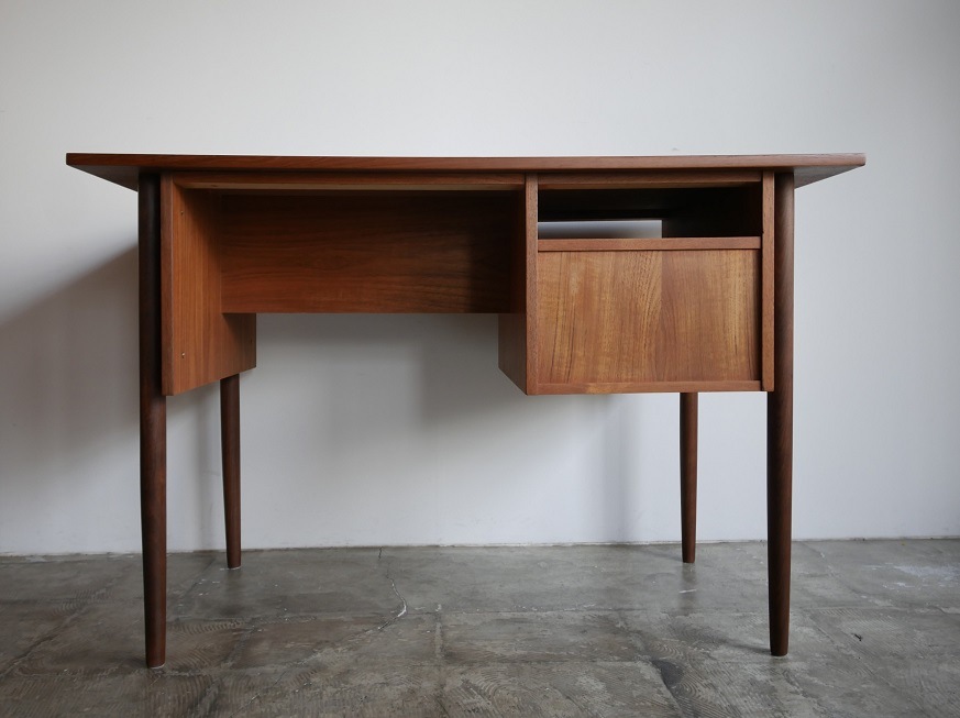 DK Desk