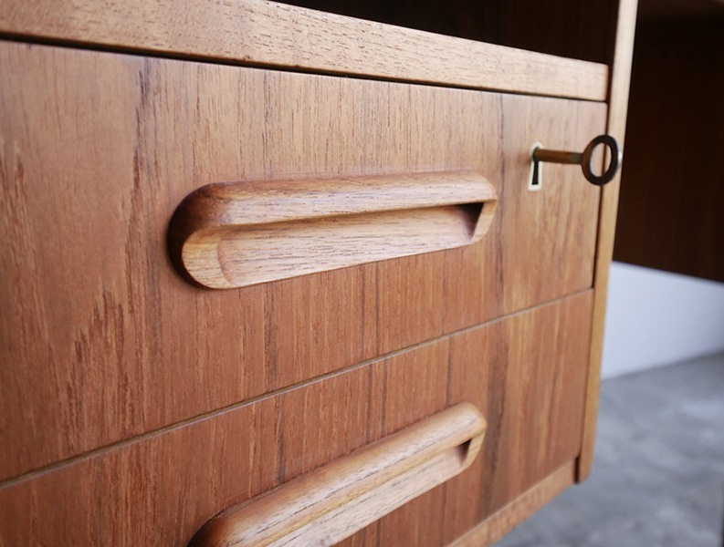 DK Desk