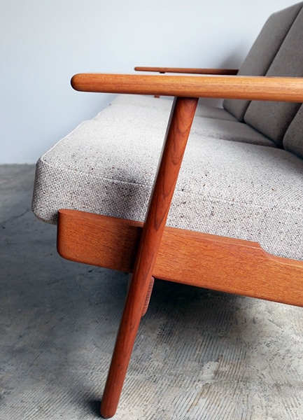 GE290 3seater sofa teak by Hans J.Wegenr