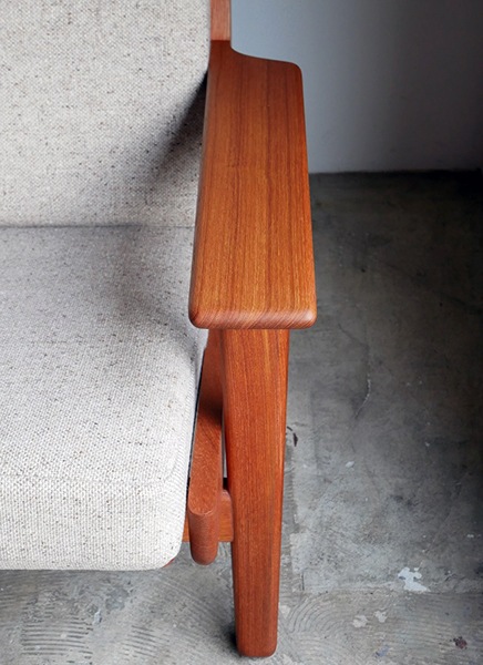 GE290 3seater sofa teak by Hans J.Wegenr