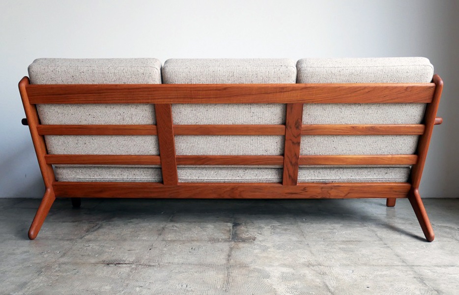 GE290 3seater sofa teak by Hans J.Wegenr