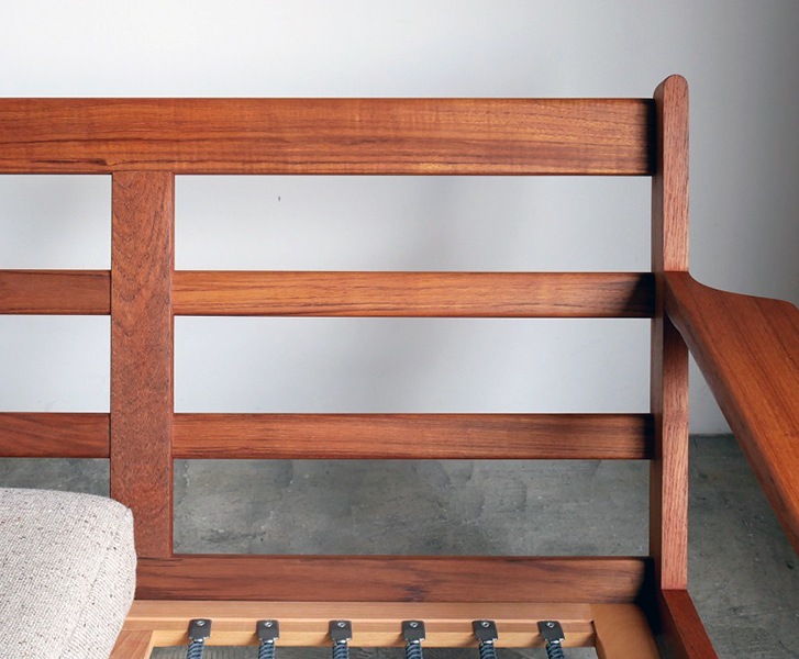 GE290 3seater sofa teak by Hans J.Wegenr