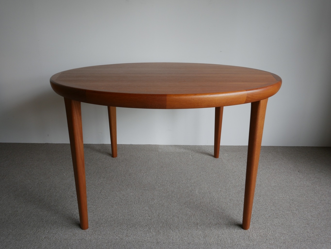 Round Dining table by VV Mobler  
