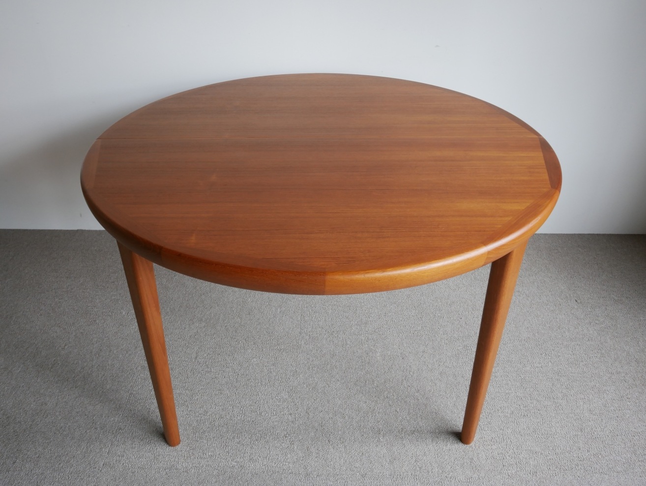 Round Dining table by VV Mobler  