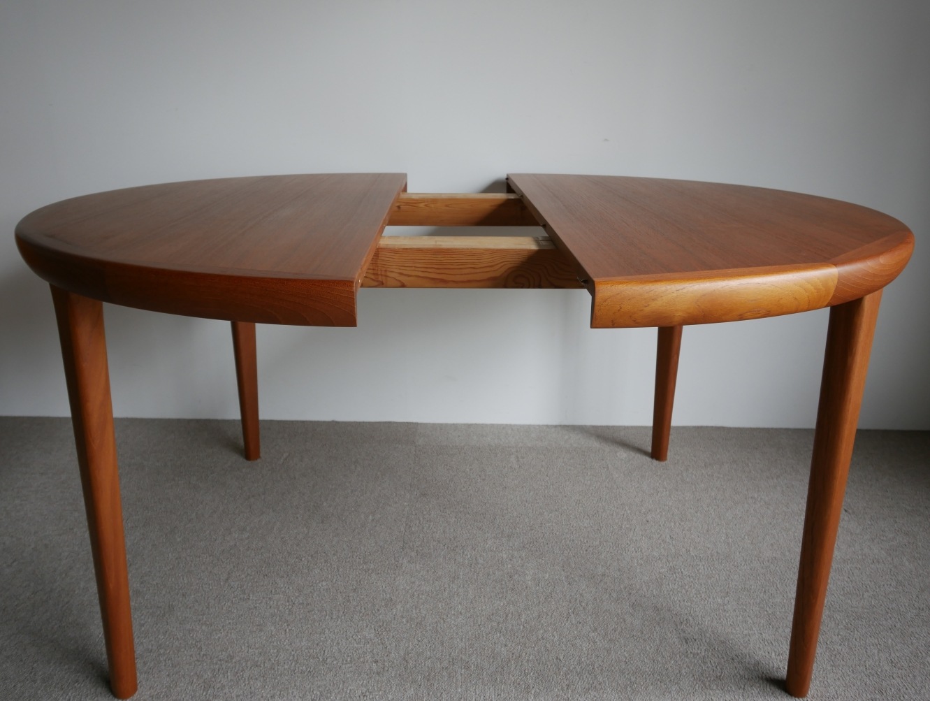 Round Dining table by VV Mobler  