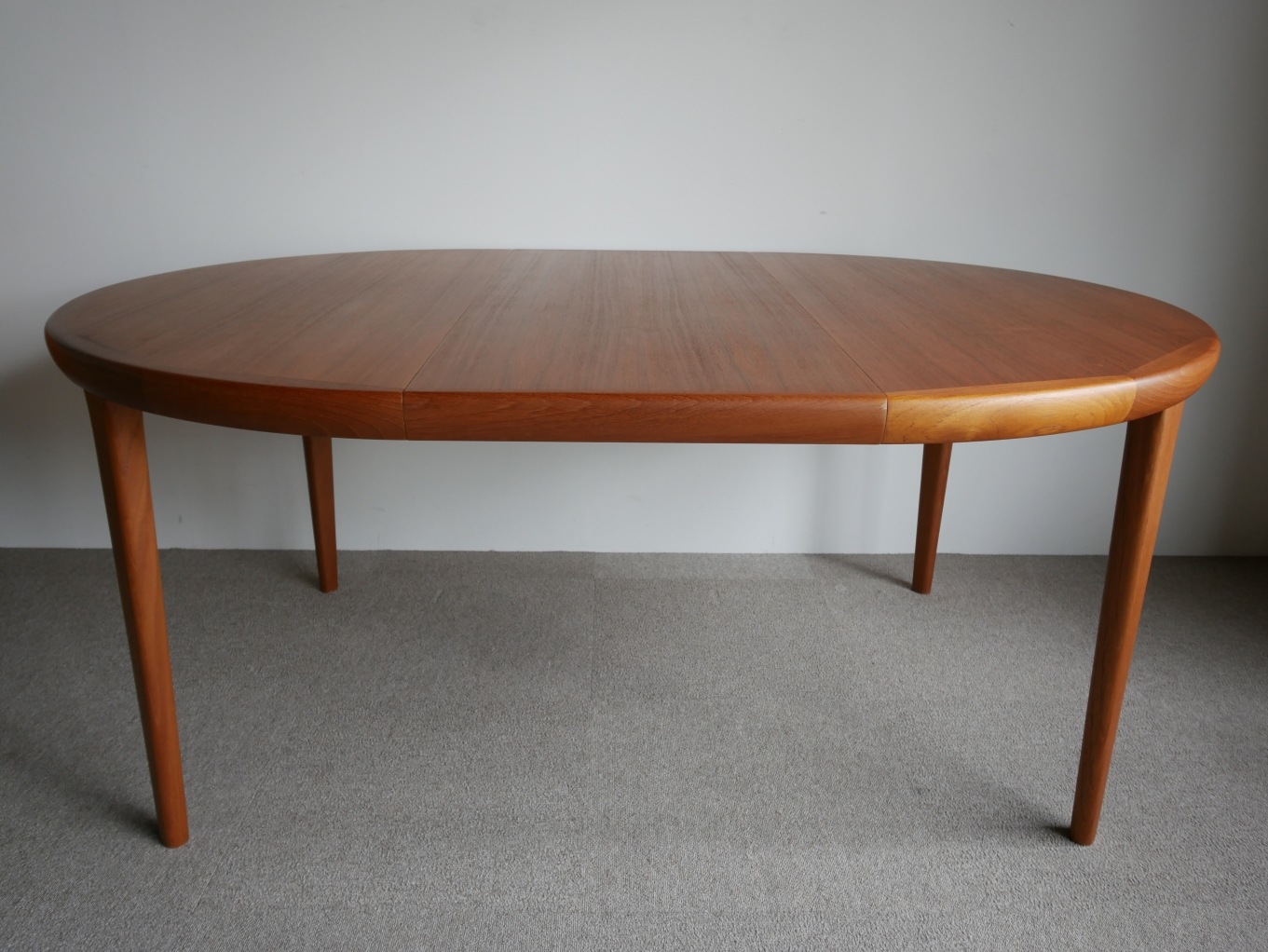 Round Dining table by VV Mobler  