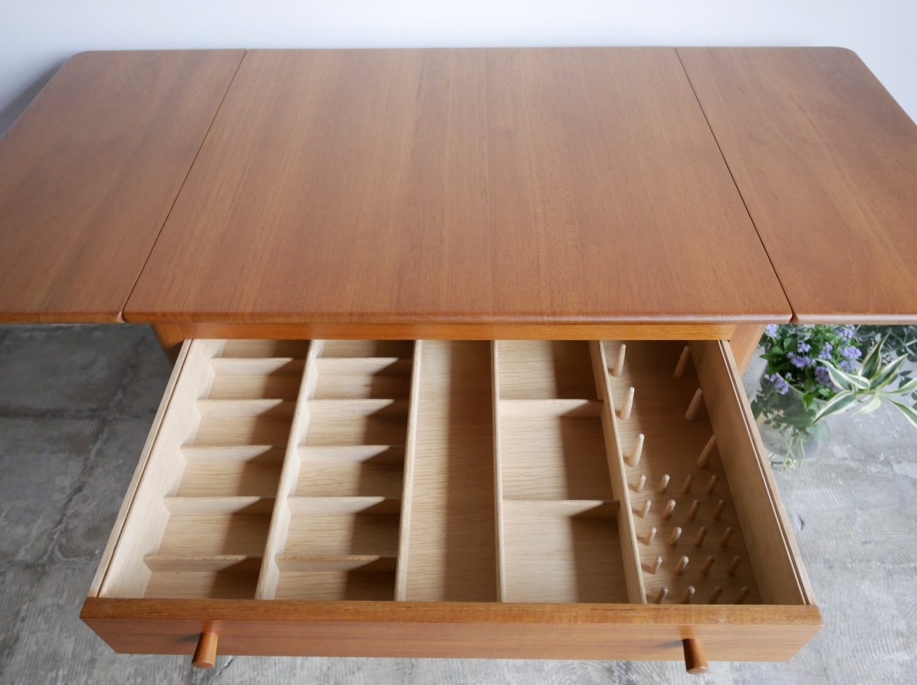 Sewing table by Hans J.Wegnerڤ䤤碌