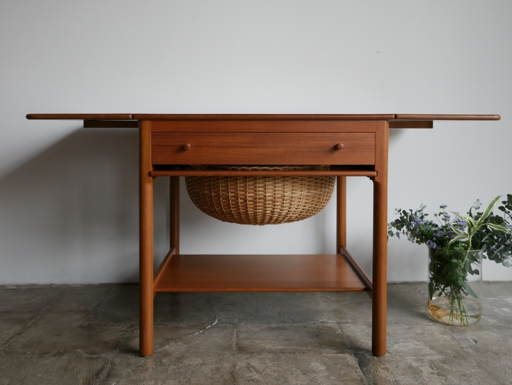 Sewing table by Hans J.Wegnerڤ䤤碌