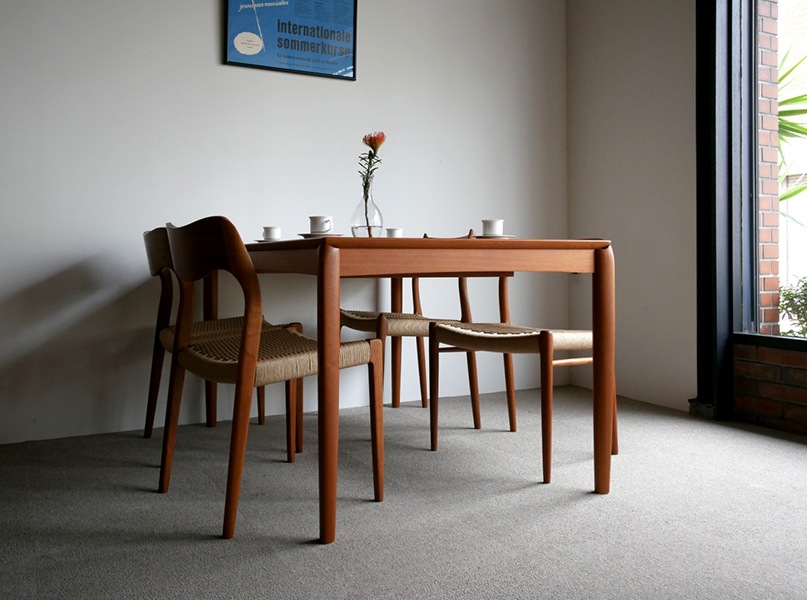 Dining table by H.W Kleinڤ䤤碌