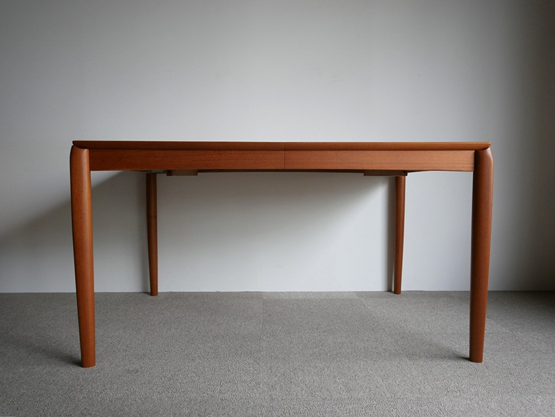 Dining table by H.W Kleinڤ䤤碌