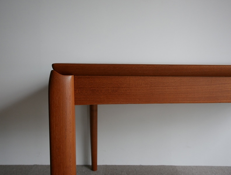 Dining table by H.W Kleinڤ䤤碌