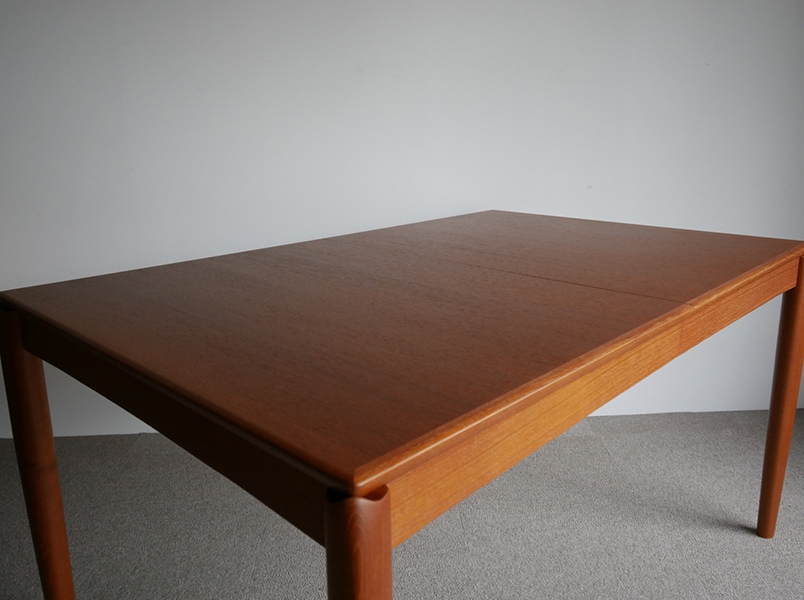 Dining table by H.W Kleinڤ䤤碌