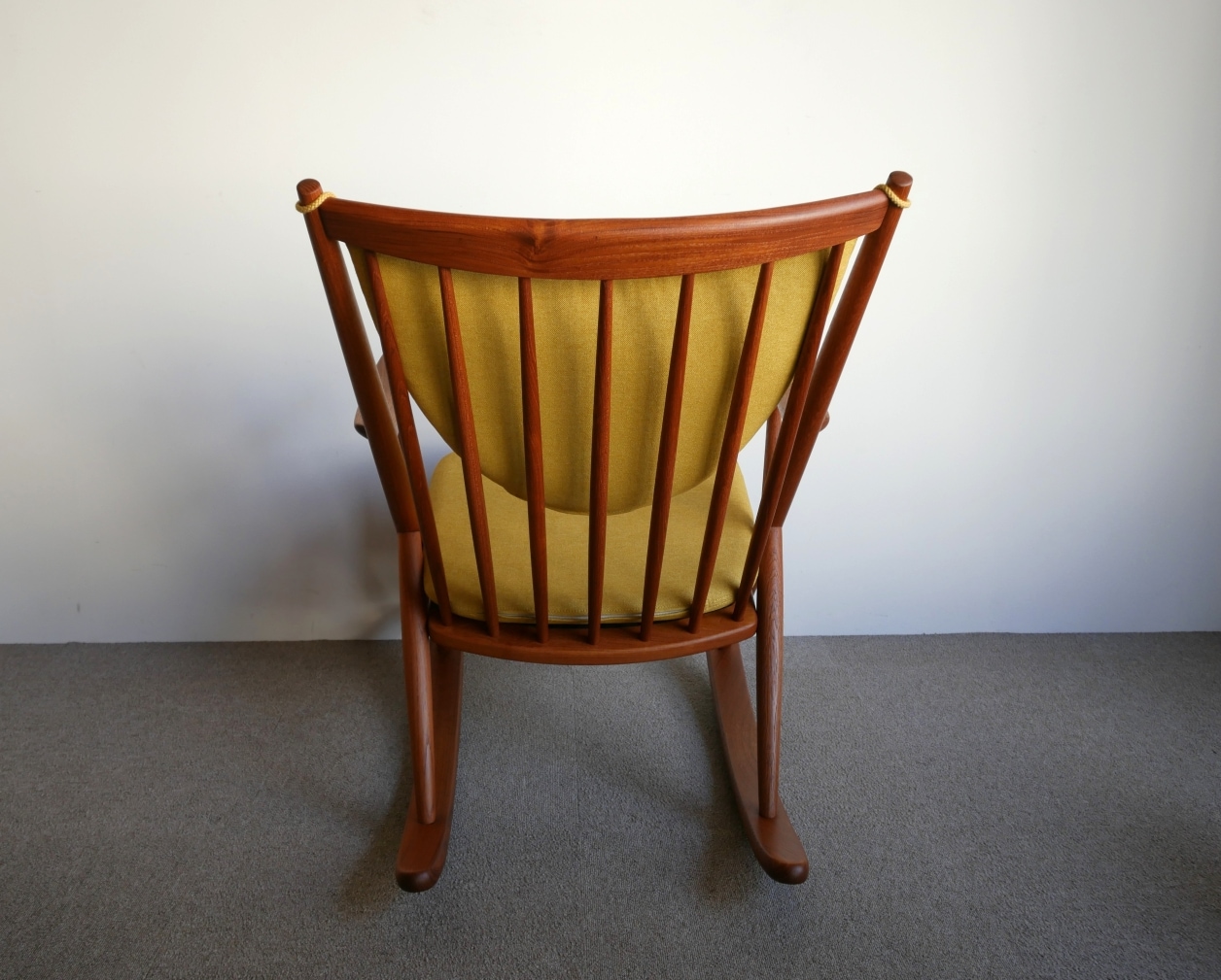 Rocking Chair by Frank Reenskaung ڤ䤤碌