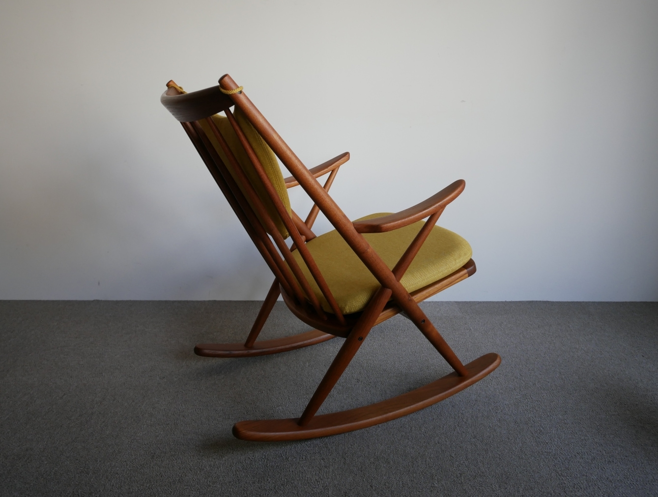 Rocking Chair by Frank Reenskaung ڤ䤤碌
