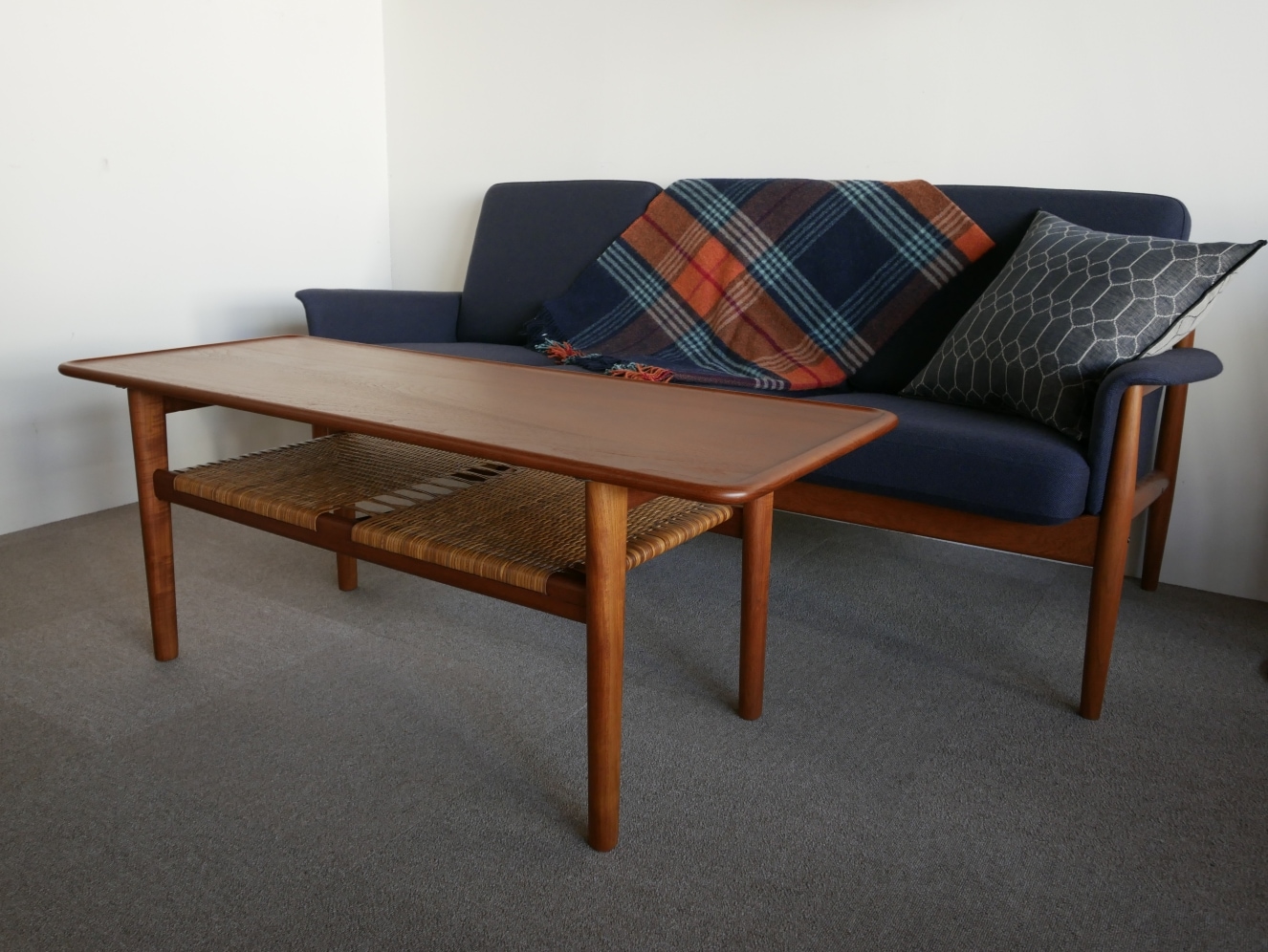 AT-10 Center table by Hans J.Wegner ڤ䤤碌