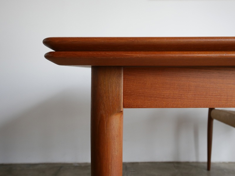 Dining table by Skovmand & Andersen 