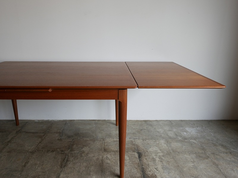 Dining table by Skovmand & Andersen 