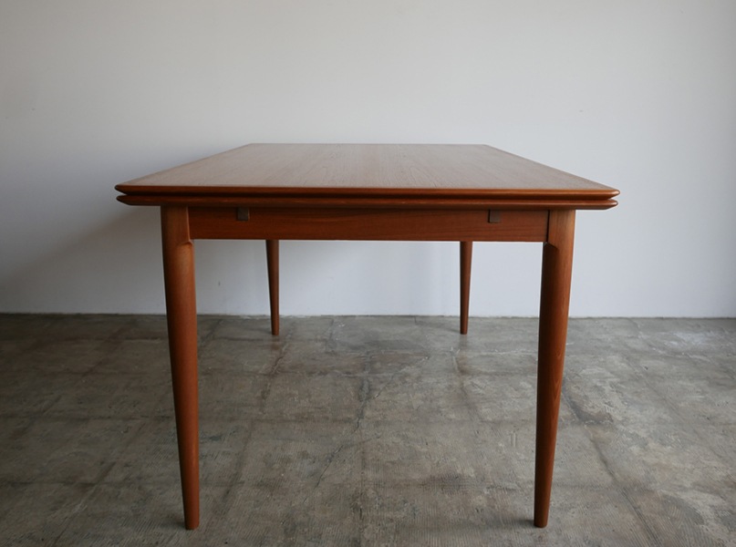 Dining table by Skovmand & Andersen 