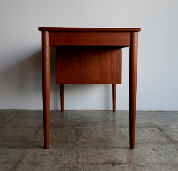 NO.131 DESK by Borge Mogensen