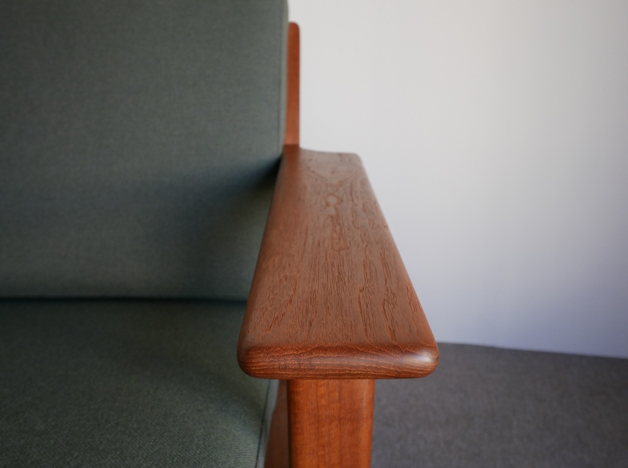 GE290 3Seater sofa teak by Hans J.Wegner 