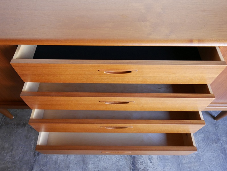 Sideboard by H.W Klein�ڤ��䤤��碌��
