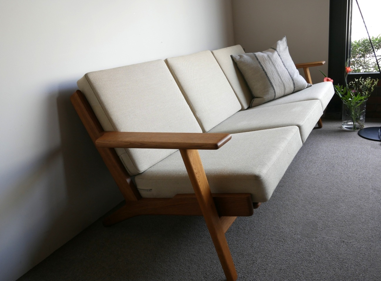 G290 3Seater sofa by Hans J.Wegner