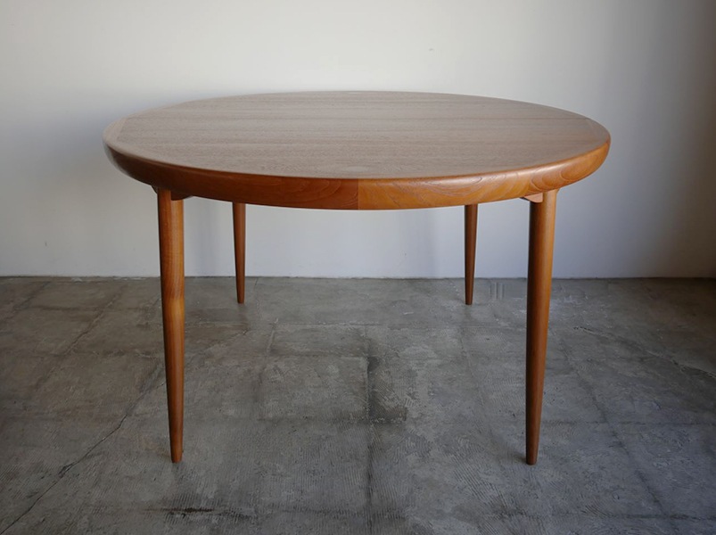 Round Dining table