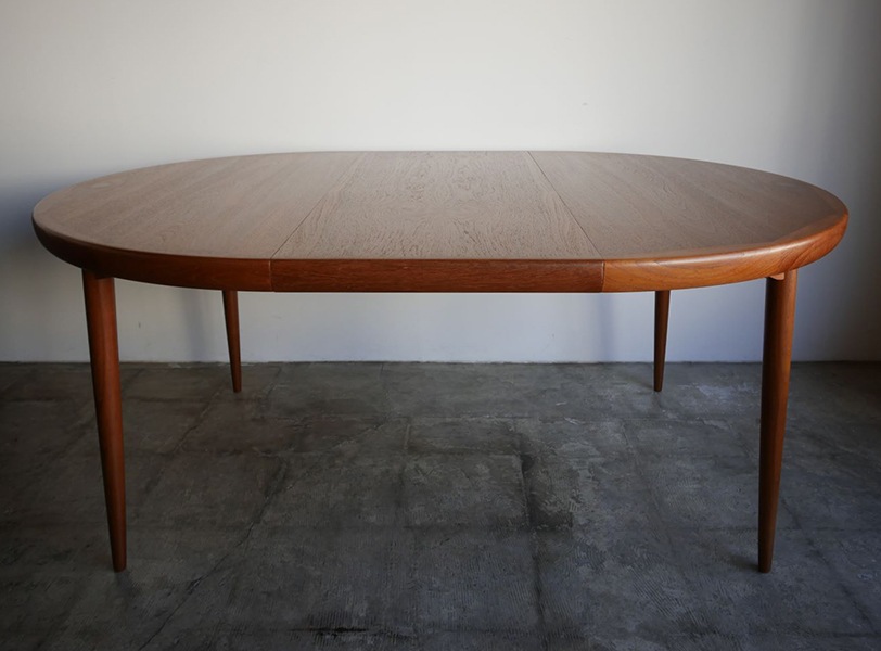 Round Dining table