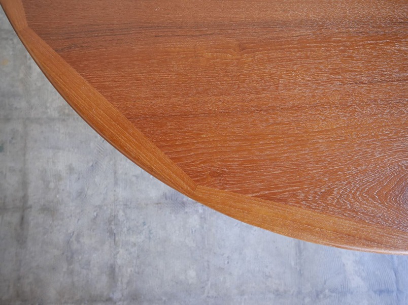 Round Dining table